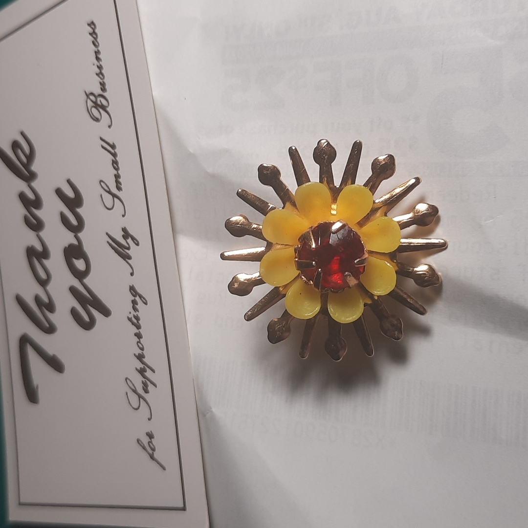 Vintage 60s Sunflower Brooch Lapel Pin Ruby Red Yellow Gold Signed Hong Kong 22$